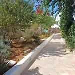 Vicky's Aparthotel Ormos Aigialis