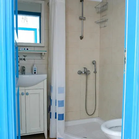 Vicky's Ormos Aigialis