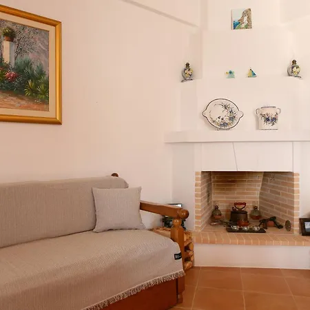 Vicky's Ormos Aigialis