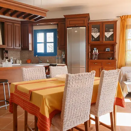 Vicky's 3* Ormos Aigialis