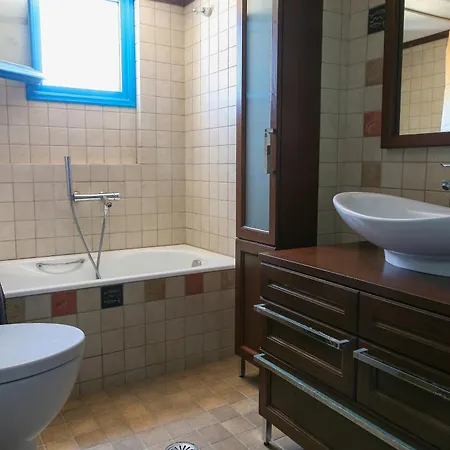 Vicky's Ormos Aigialis