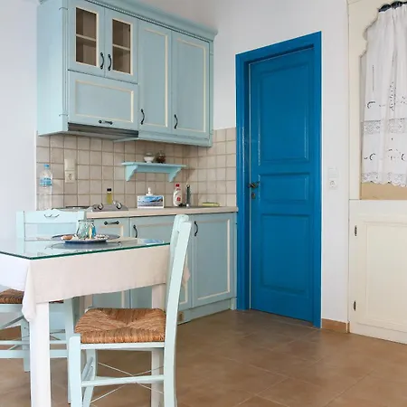 Vicky's 3* Ormos Aigialis