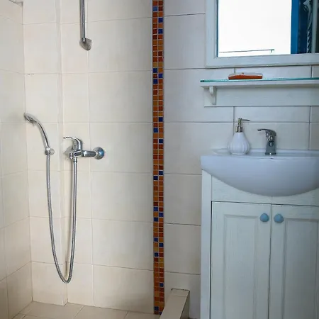 Vicky's 3* Ormos Aigialis