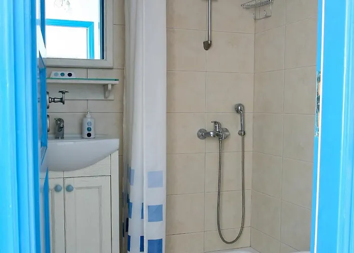 Vicky's Ormos Aigialis