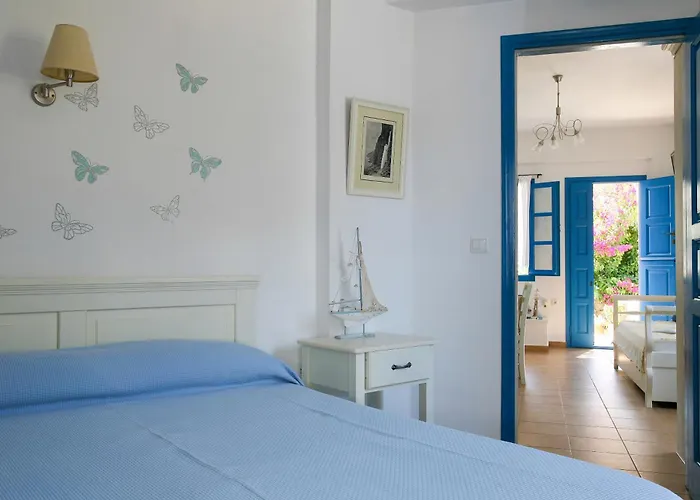 Vicky's Ormos Aigialis