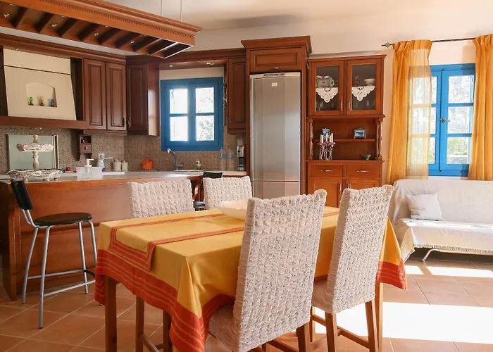 Vicky's 3* Ormos Aigialis