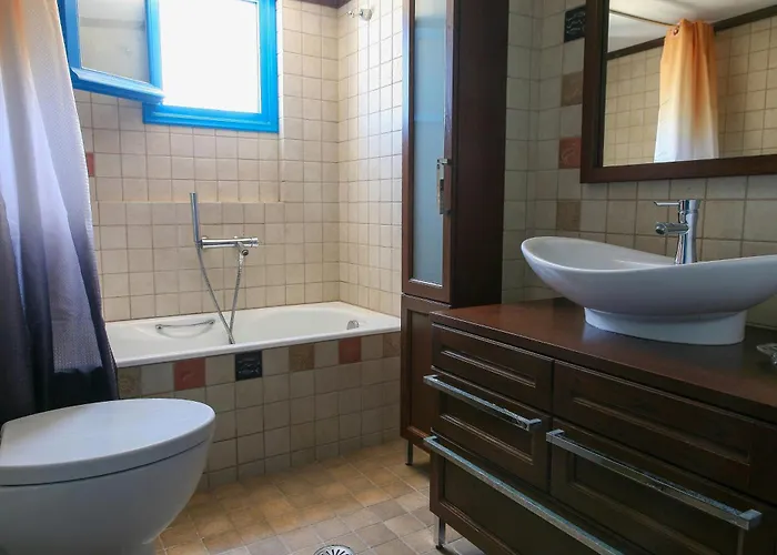 Vicky's Ormos Aigialis