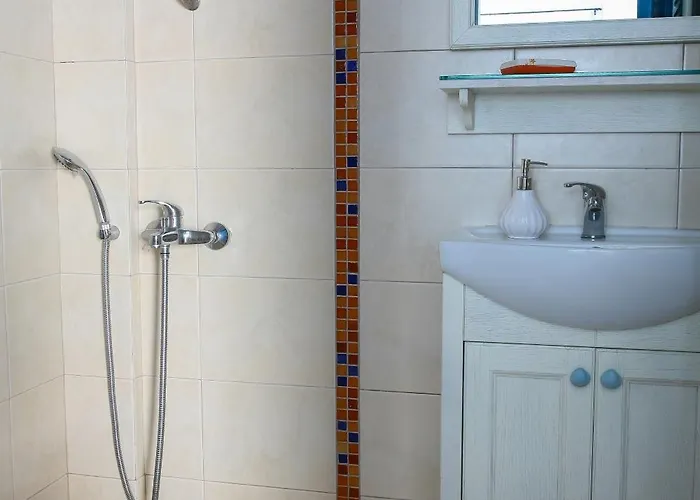 Vicky's 3* Ormos Aigialis